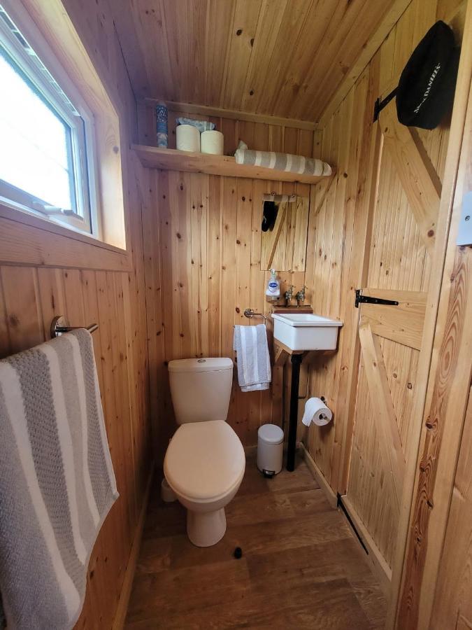 The Shepherds Hut At Forestview Farm Greenisland Exterior photo